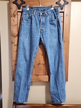 Levi's 501 Original Fit Men's Jeans in  "Medium Stonewash" W32 L31